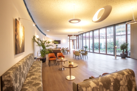 Ontvangst en grote koffiekamer 