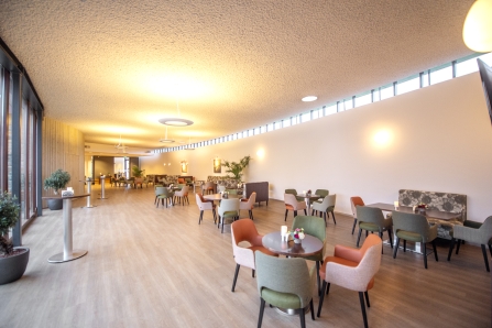 Ontvangst en grote koffiekamer 