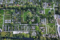 Iepenhof bovenaanzicht begraafplaats