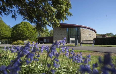 Crematorium Iepenhof, mooi gelegen in het Delftse Hout, Hoflaan 18