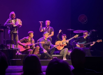 The evergreen top 2000 live band