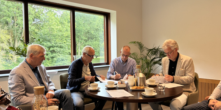 ondertekening De Laatste Eer en Verbakel Bouwbedrijf